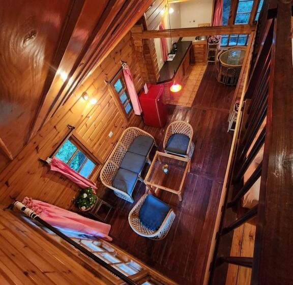 샬레, The Chalets Naldehra