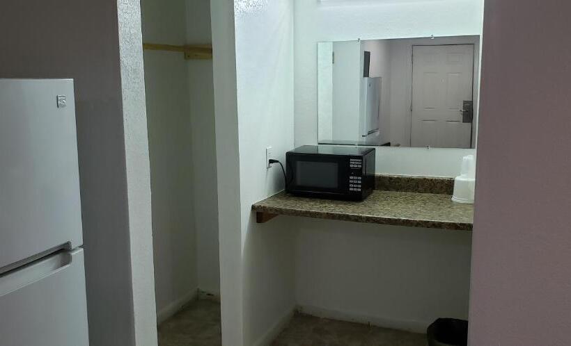 חדר סטנדרט, Executive Inn