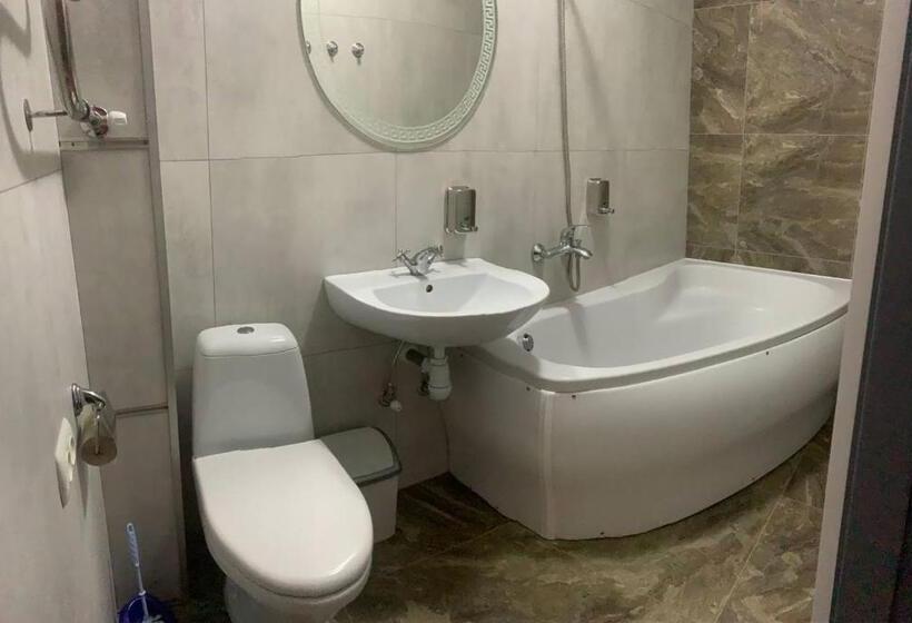 استودیوی سوپریور, Na Bukovinskoy Guest House