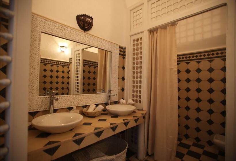 Camera Standard, Riad Senso