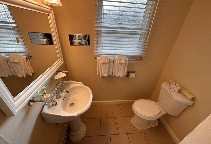 Номер Стандарт 2 Двуспальные Кровати, Astoria Crest Motel