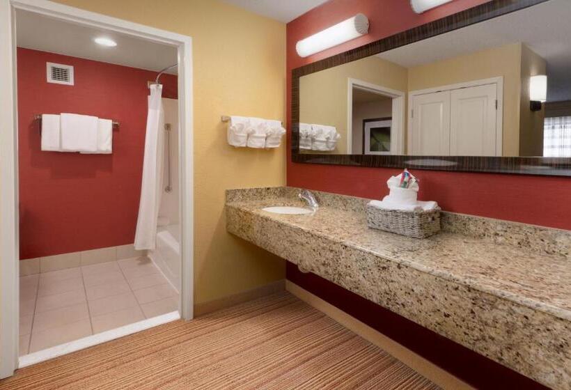 Люкс Кровать Кинг, Courtyard By Marriott Dallas Plano In Legacy Park
