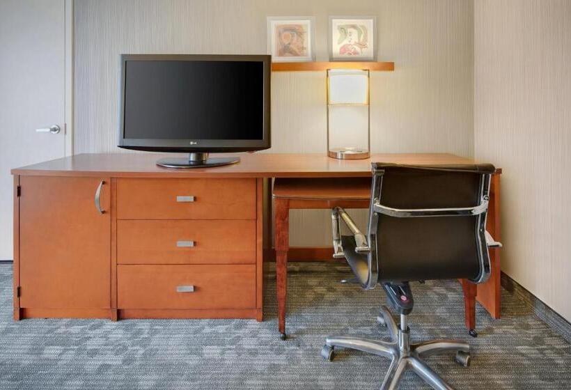 스위트, Courtyard Detroit Southfield