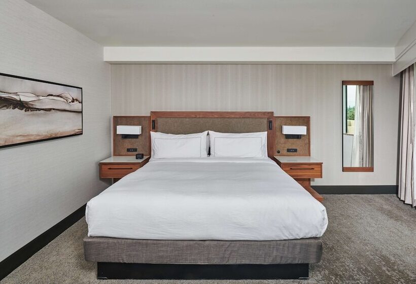 발코니가 있는 스위트, Doubletree By Hilton Fullerton