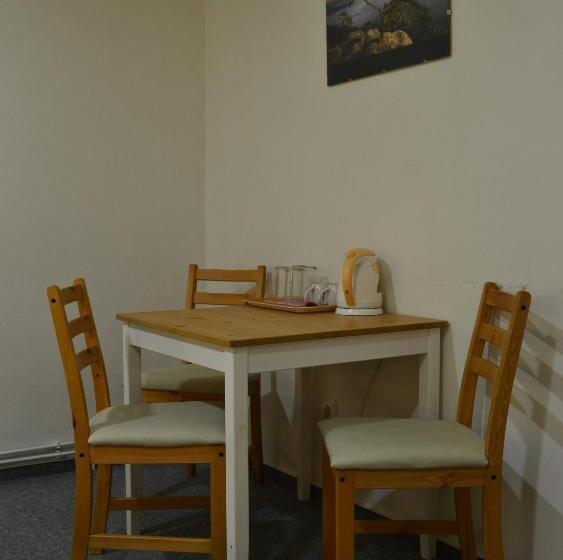 חדר סטנדרט לארבעה, Hostel Děčín Na Skřivánce