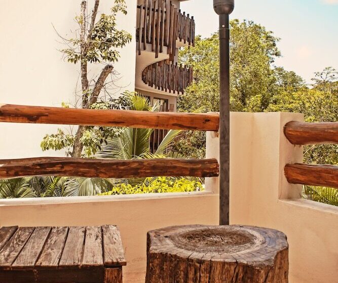 标准间, Niik Tulum