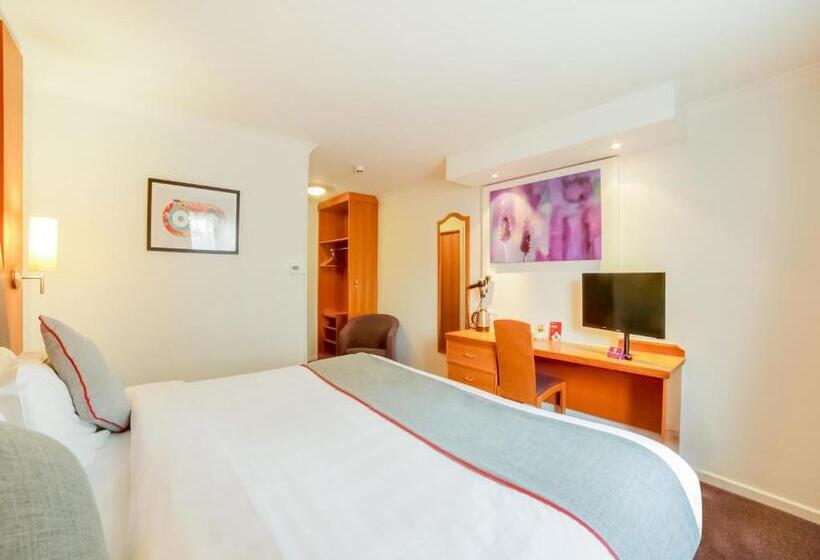Номер Стандарт, Lakeside Haydock Hotel, St Helens