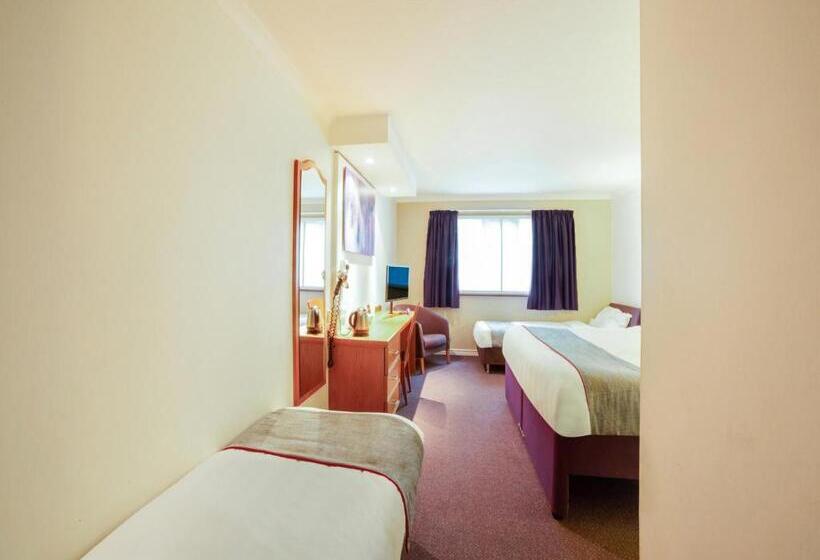Четырехместный Номер Стандарт, Lakeside Haydock Hotel, St Helens