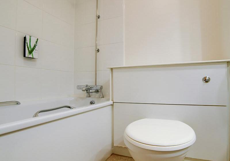 Четырехместный Номер Стандарт, Lakeside Haydock Hotel, St Helens