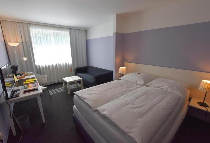 Номер Стандарт с Балконом, U. + Apartments