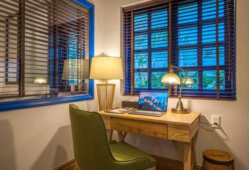 اتاق لوکس با چشم‌انداز باغ, L'azure Resort And Spa