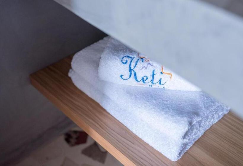اتاق استاندارد سه نفره, Keti