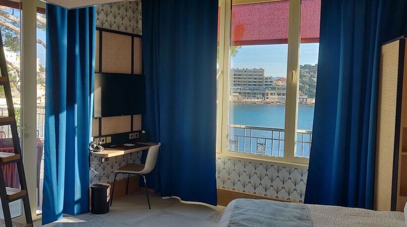 اتاق سه نفره دلوکس با چشم‌انداز دریا, Splendid Hôtel & Spa