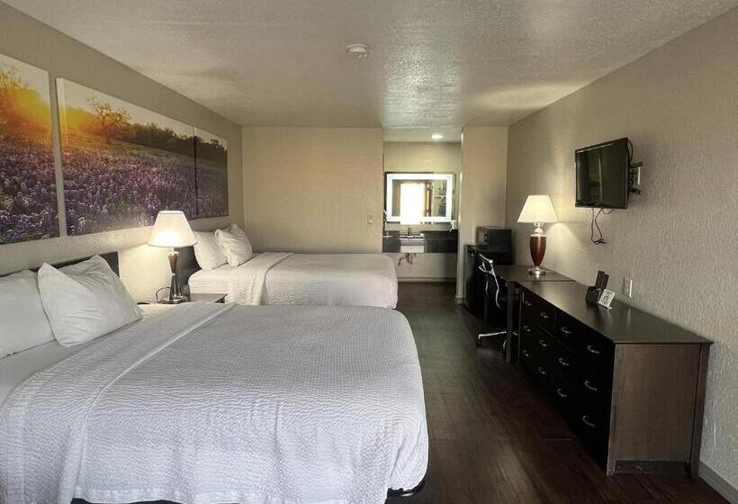 Номер Стандарт Адаптированный для Инвалидов, Days Inn & Suites By Wyndham   Canton First Monday Trade Days