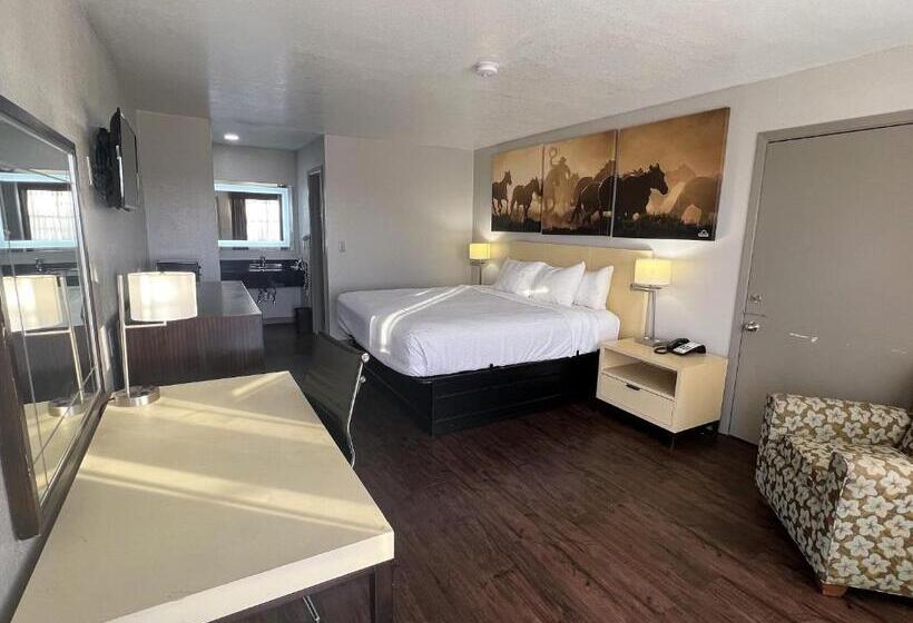 Стандартный Номер Кровать Кинг, Days Inn & Suites By Wyndham   Canton First Monday Trade Days