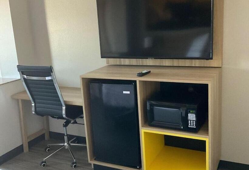 キングサイズベッドのスイートルーム, Days Inn By Wyndham Humble/houston Intercontinental Airport