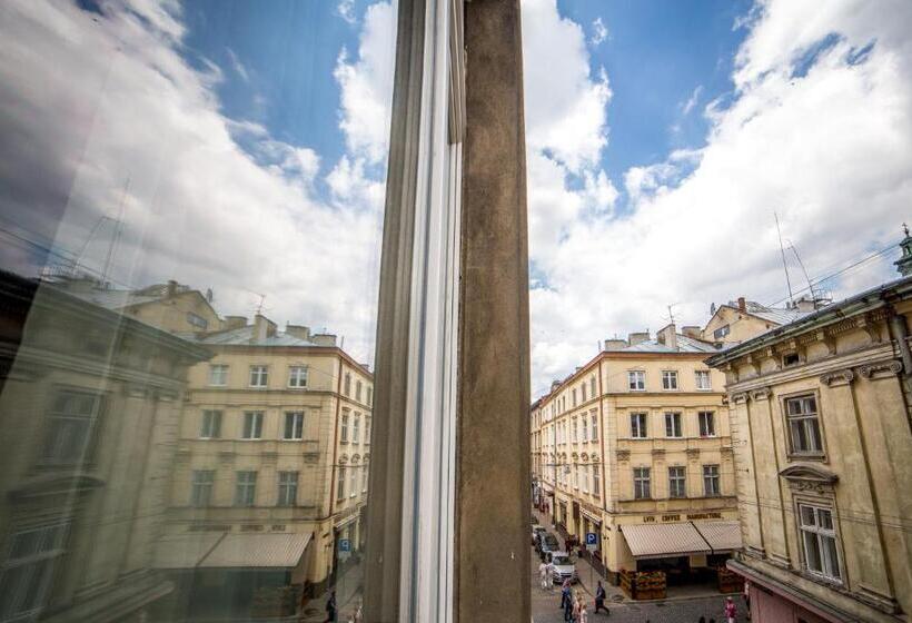 استودیوی استاندارد, Apart Hotel On Rynok Square
