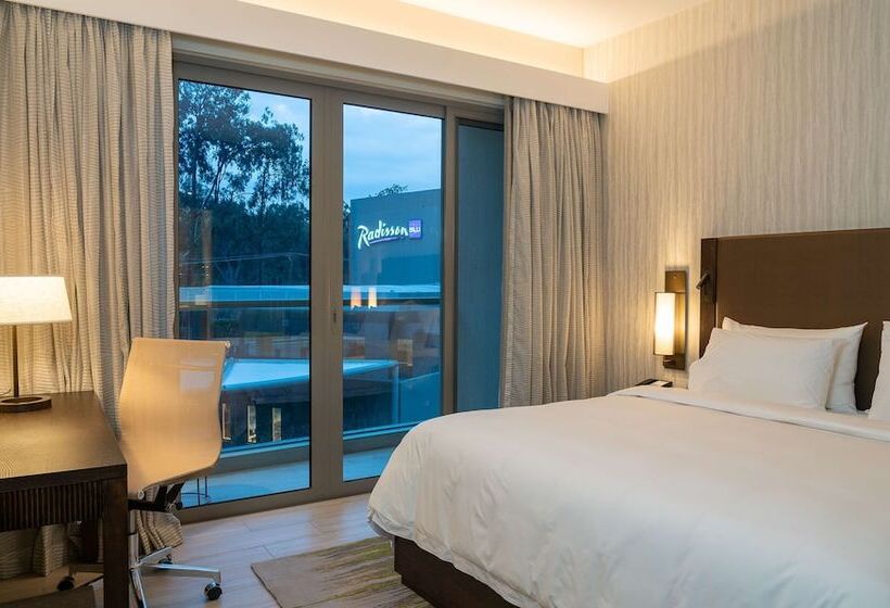 اتاق سوپریور با چشم‌انداز استخر, Radisson Blu Hotel & Residence Nairobi Arboretum