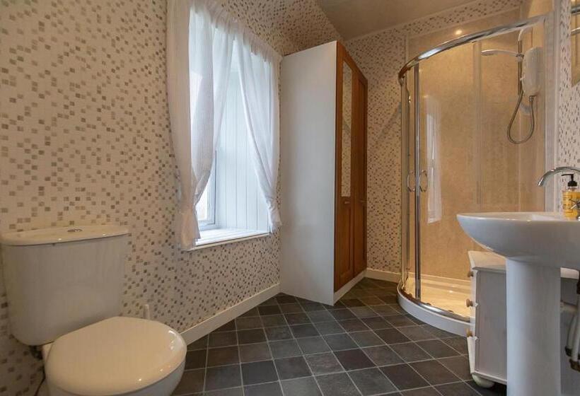 Standard room with outdoor bath, The Trout Fly Guest House