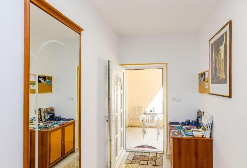 オーシャンビュースタンダードルームバルコニー付き, Apartments Botica