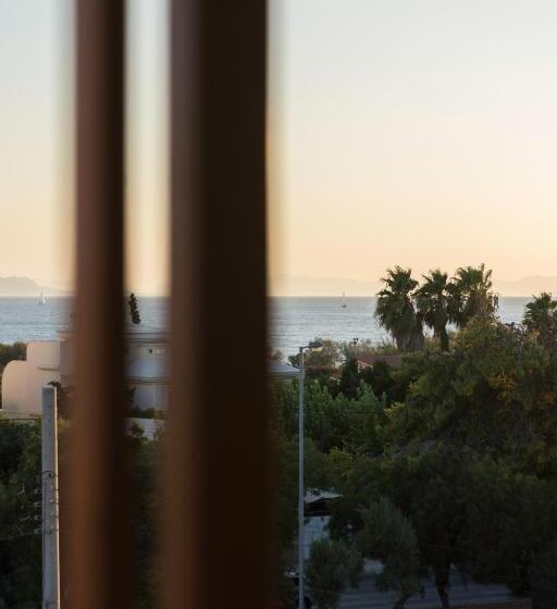 سوییت با چشم‌انداز دریا, Azur Suites