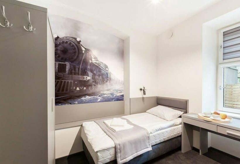 اتاق استاندارد, Cinema Hostel