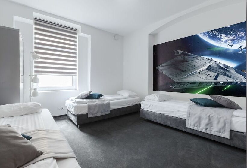 اتاق لوکس سه تخته, Cinema Hostel