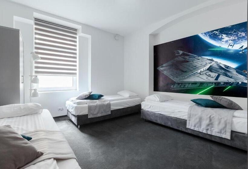 اتاق لوکس سه تخته, Cinema Hostel