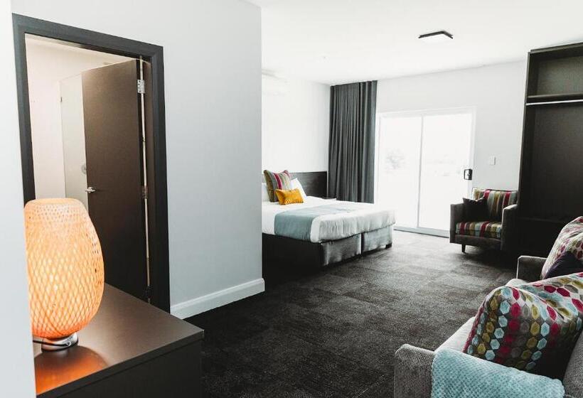 Полулюкс с Балконом, Coniston Hotel Wollongong