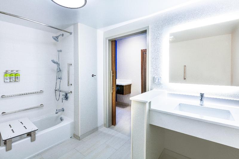 اتاق استاندارد برای معلولان, Holiday Inn Express & Suites   Tulsa Northeast   Owasso, An Ihg