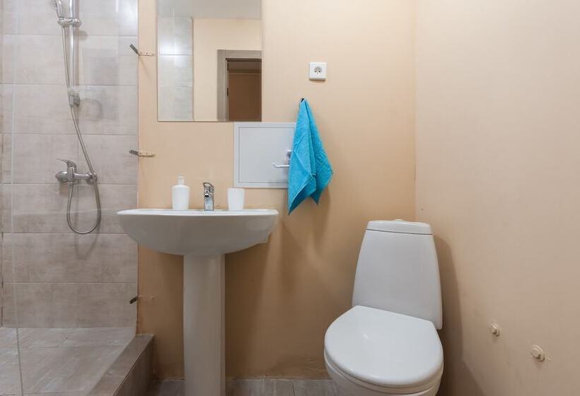 اتاق خانوادگی, Mini Hotel 12 Stuliev
