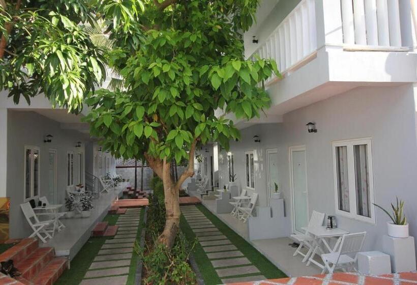 اتاق لوکس چهار تخته, Nu Cuoi Mui Ne Hotel & Restaurant