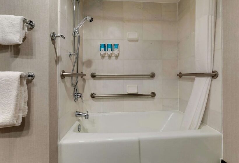 Номер Deluxe Адаптированный для Инвалидов, Drury Inn & Suites St. Joseph