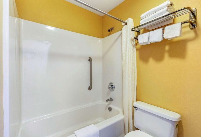 Suite cu Hidromasaj, Econo Lodge