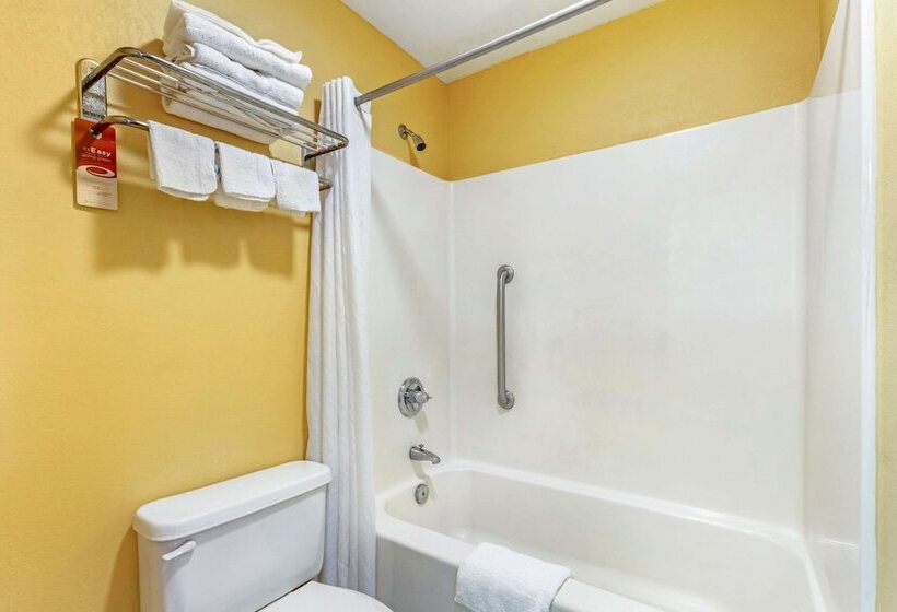 Люкс с гидромассажем, Econo Lodge