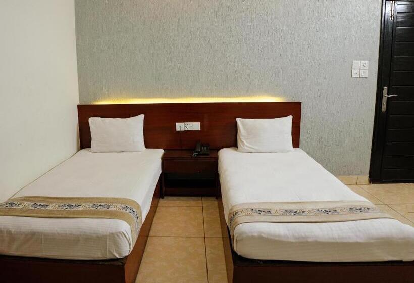 اتاق خانوادگی با چشم‌انداز کوه, Laguna Beach Hotel & Resort