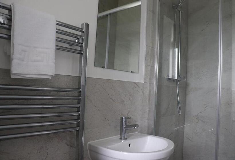 اتاق استاندارد, Rooms At The Dressers Arms