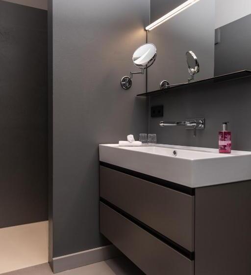 １ベッドルームのスーペリアアパートメント, Going Triple A Apartments East