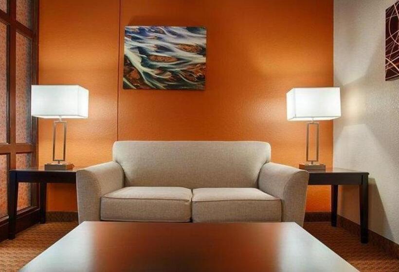 מיטת קינג בסוויטה, Best Western Plus Lubbock Windsor Inn