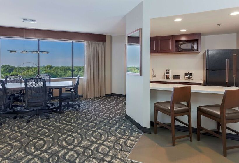 سوییت, Embassy Suites By Hilton Dallas Love Field