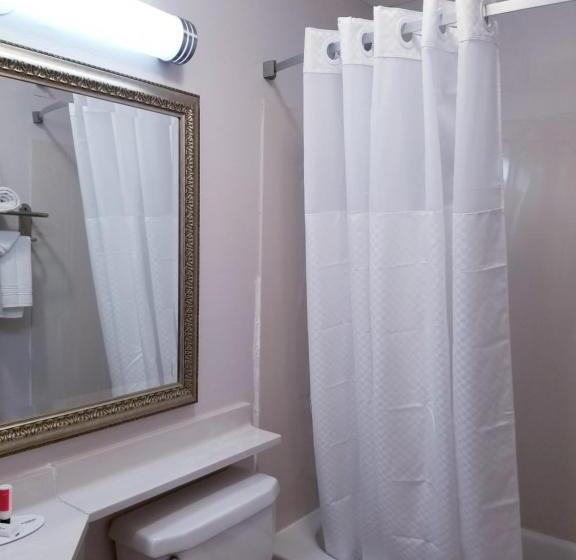 Standardrum King Size Säng, Travelodge By Wyndham Fort Wayne North