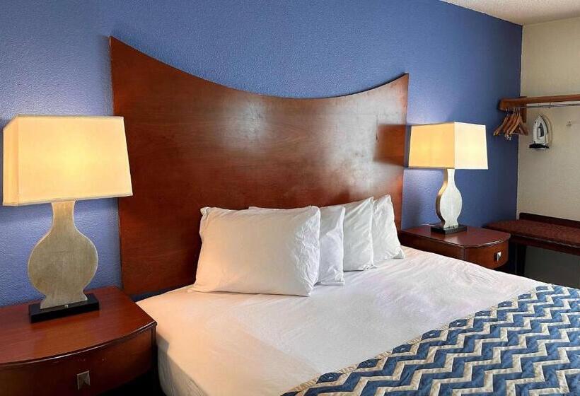 Standardrum King Size Säng, Travelodge By Wyndham Fort Wayne North