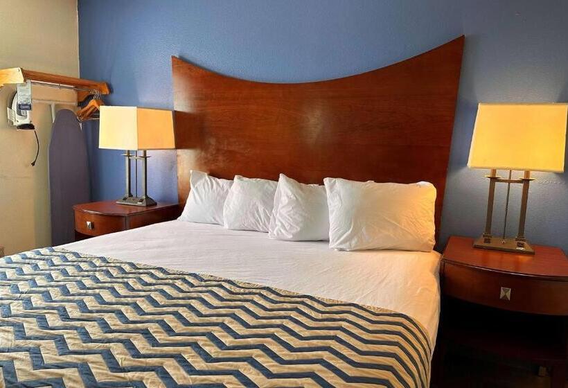 Standardrum King Size Säng, Travelodge By Wyndham Fort Wayne North
