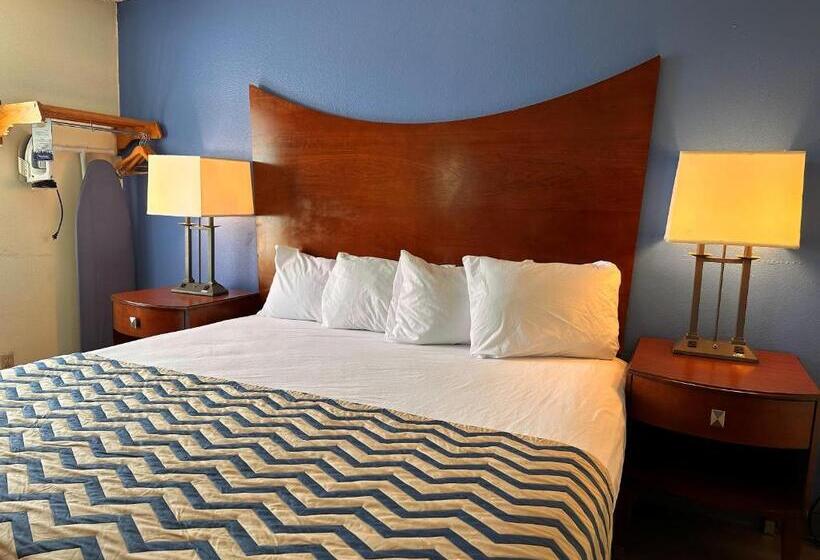 Handikappsanpassat Standard Rum King säng, Travelodge By Wyndham Fort Wayne North