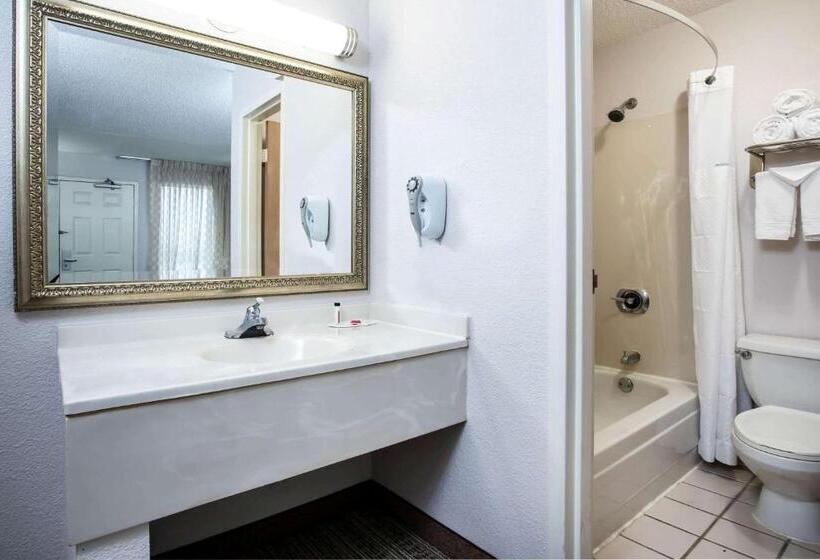 Svit King Säng, Travelodge By Wyndham Fort Wayne North