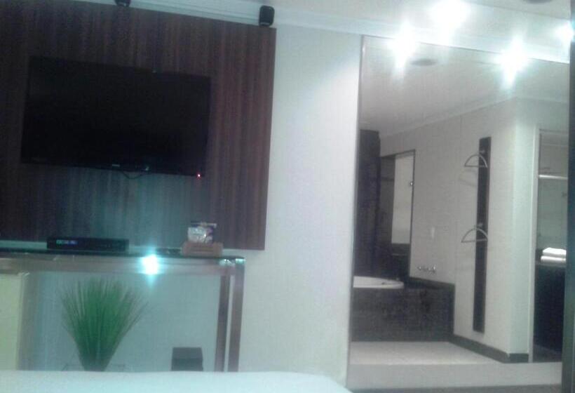 Chambre Deluxe, Toulouse Motel