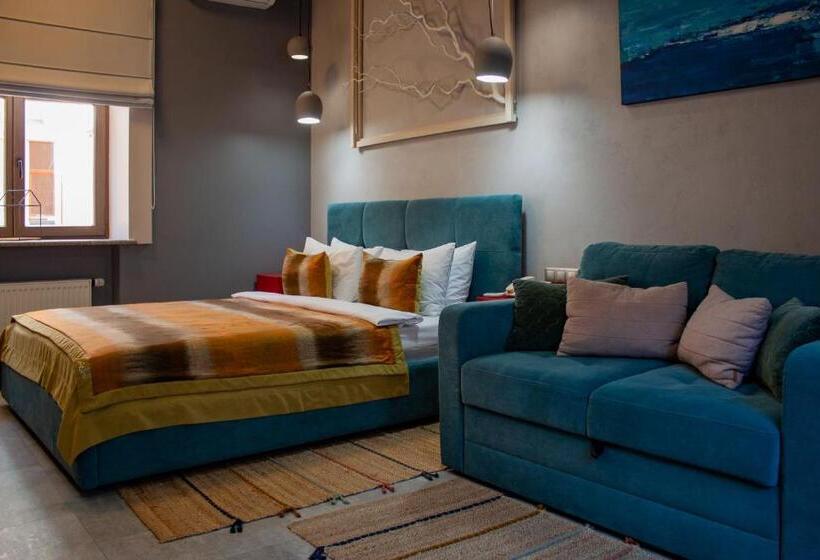 سوییت جونیور, Manna Boutique