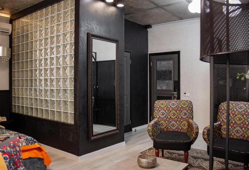 سوییت, Manna Boutique