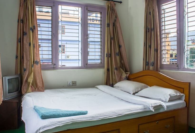 اتاق لوکس یک تخته, Giri Guest House