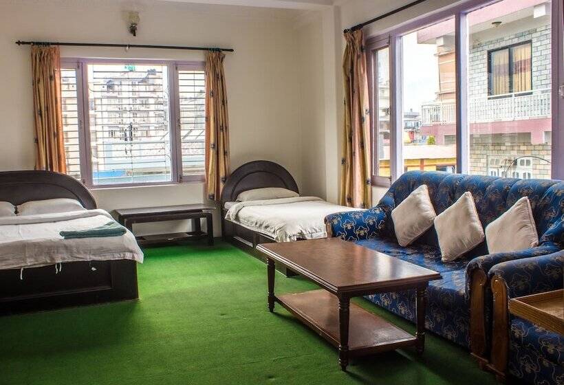 اتاق لوکس یک تخته, Giri Guest House